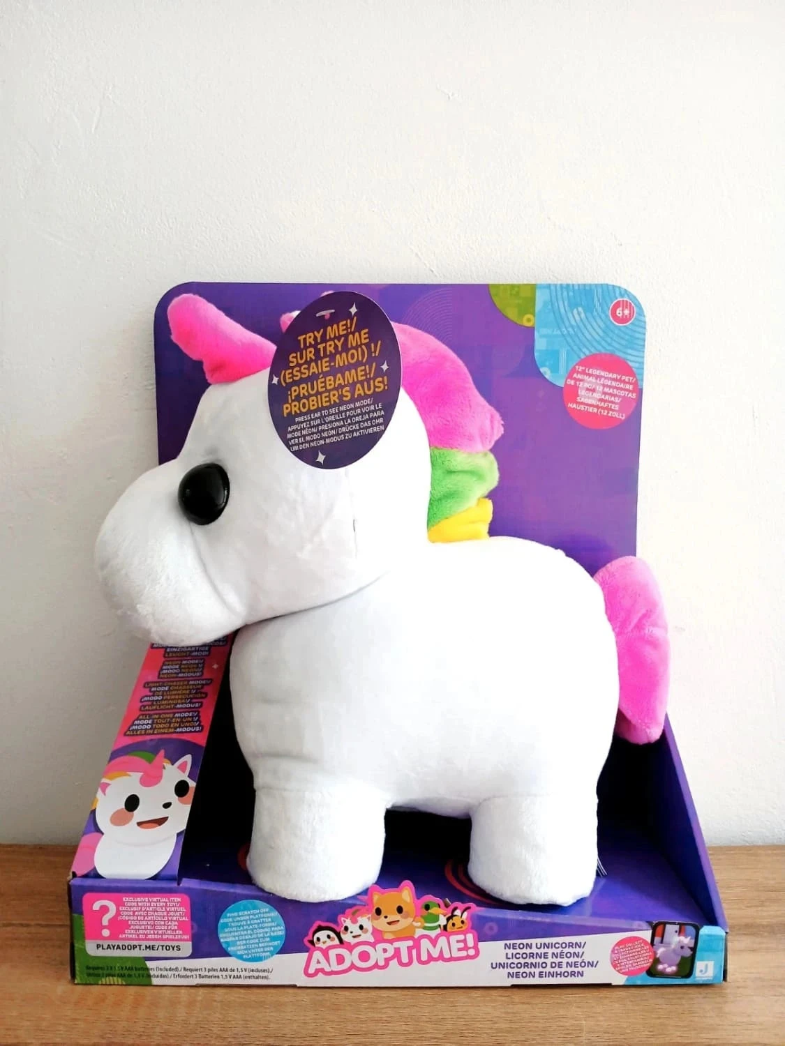 Adopt Me! Peluche Lumineuse Neon Licorne - Douce et câline - Trois Modes d’éclairage
